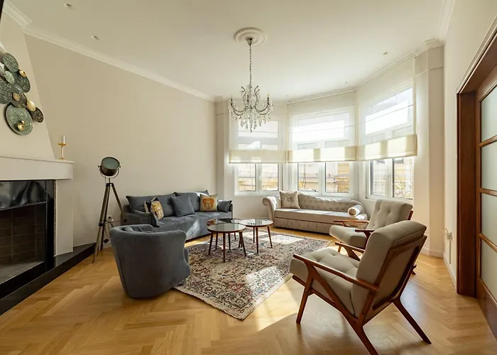 Kolonaki Chic Haven - A Downtown Retreat